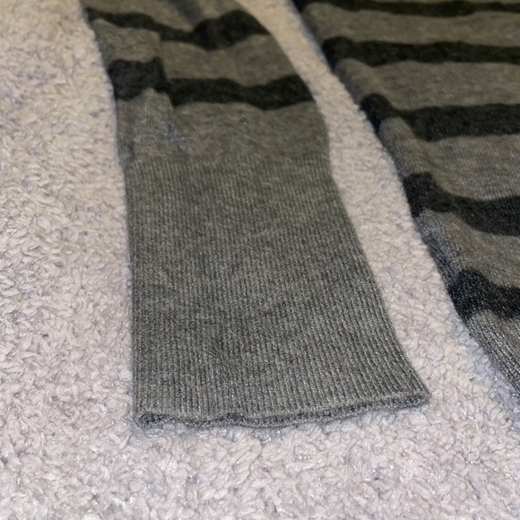🖤🖤Ann Taylor loft Striped Drop Sleeve Sweater - Picture 5 of 10